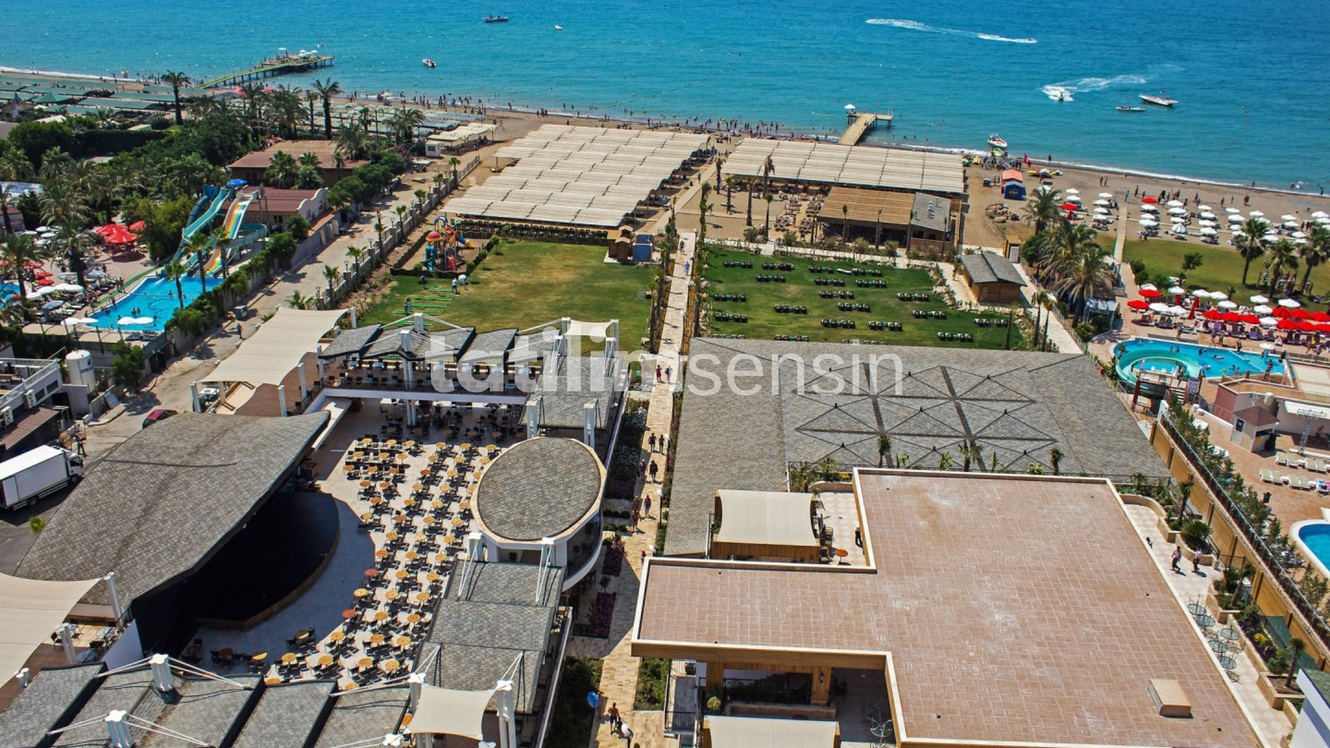 Crystal Waterworld Resort Spa - 3