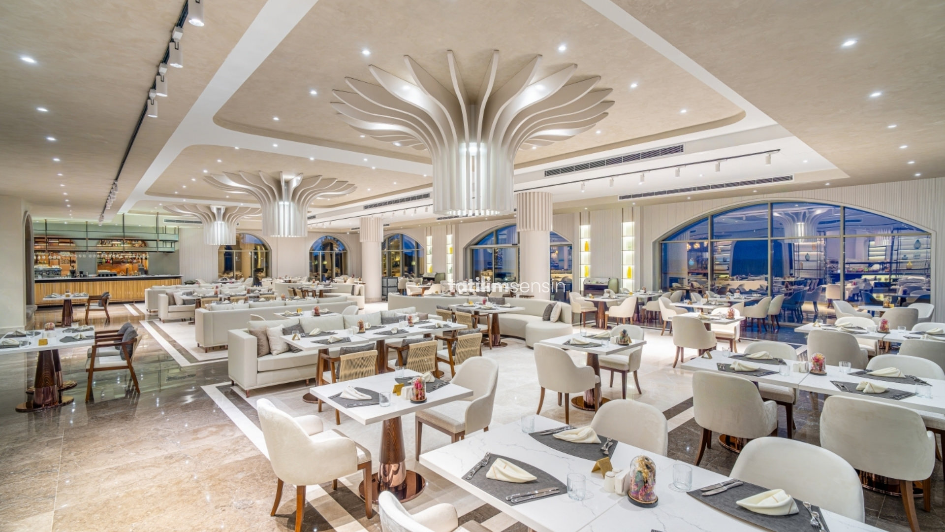 Merit Royal Premium Hotel - 11