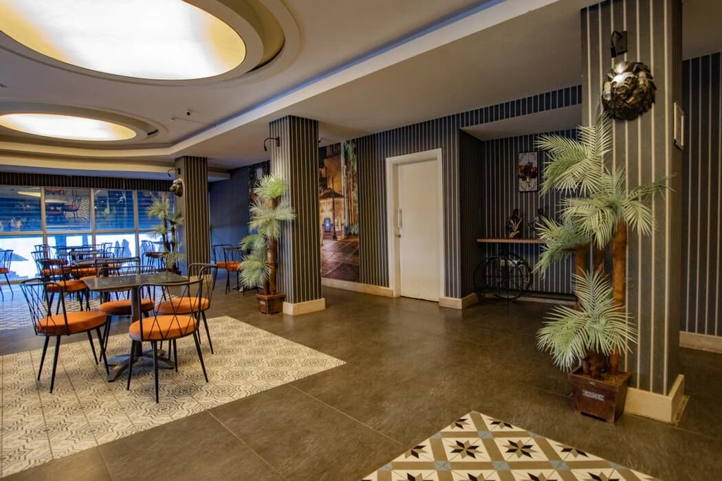 Point Beach Hotel - 3