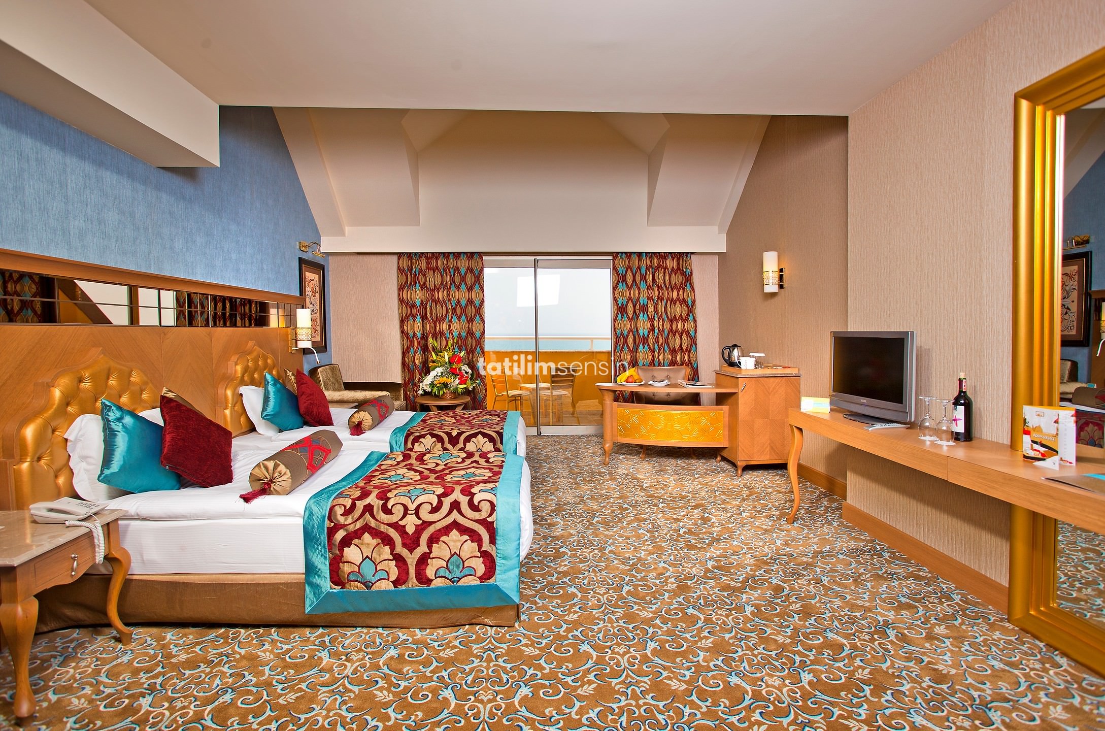 Royal Holiday Palace - 10