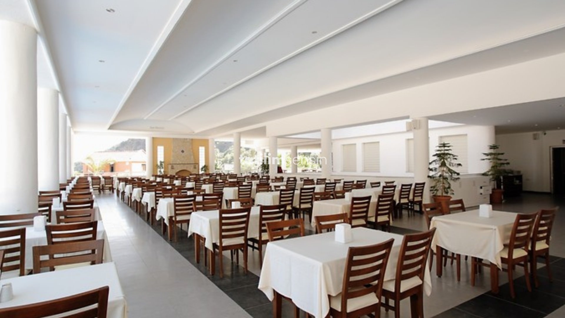 Montebello Resort Hotel - 9