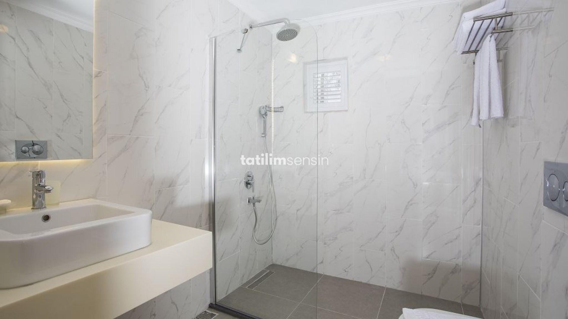 Moonshine Suites Hotel - 8