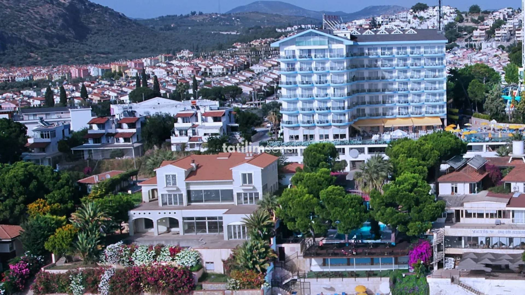 Arora Hotel - 1