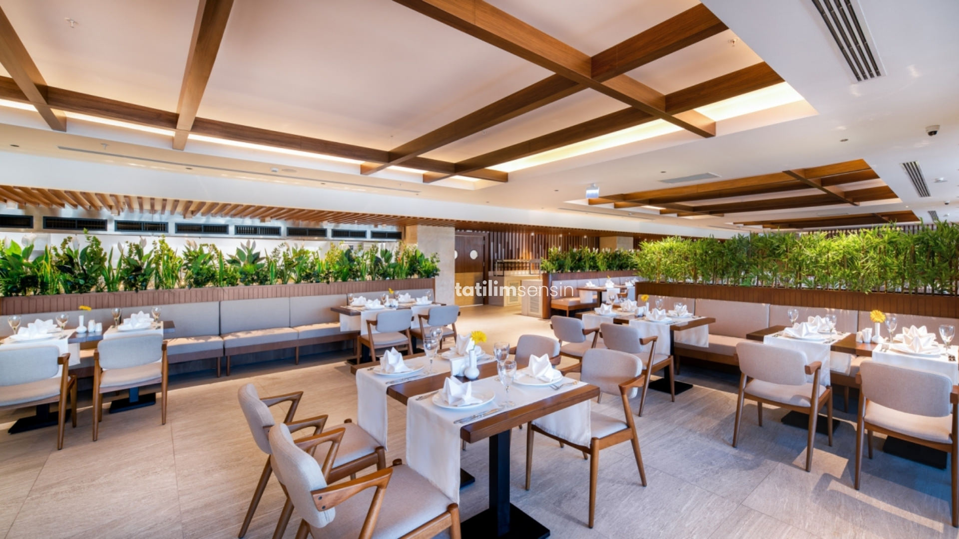 Concorde Tower Hotel - 11