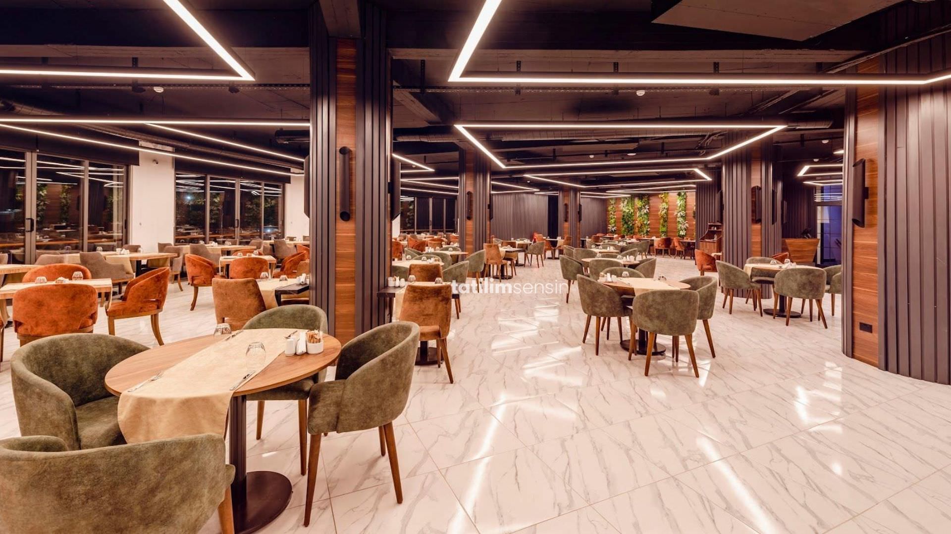 Novel Centre Point Hotel - 5