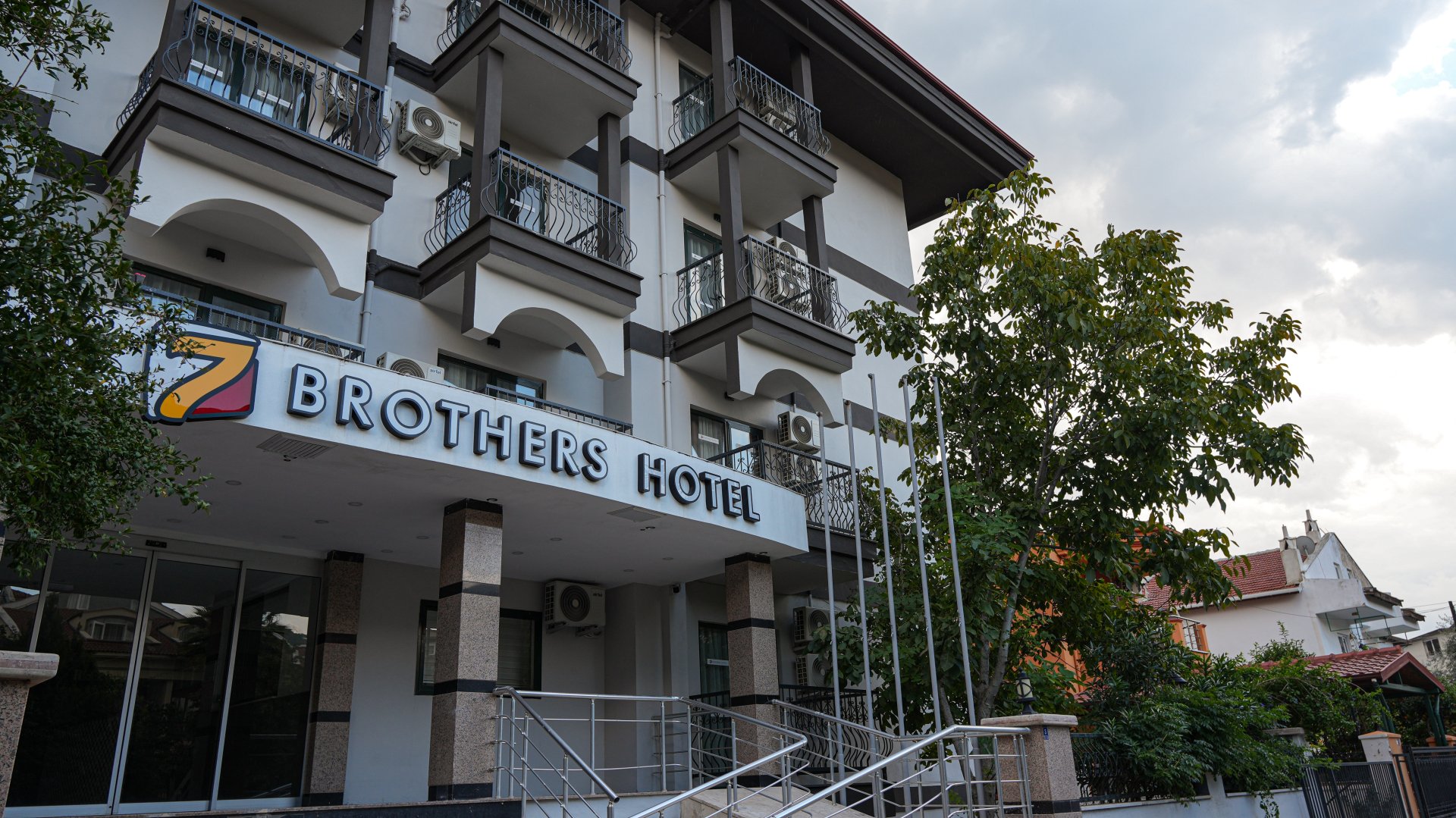 Seven Brothers Hotel - 2