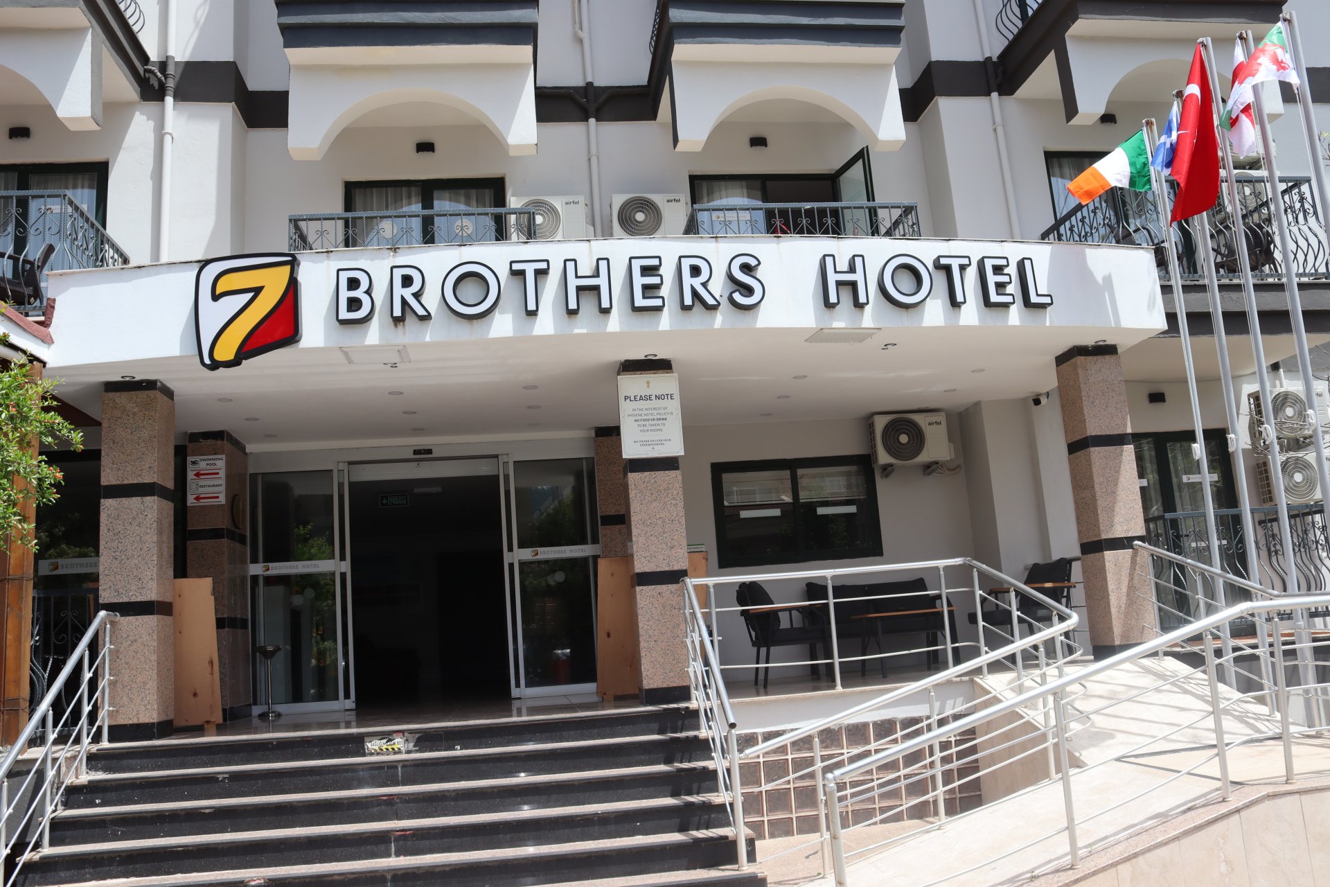 Seven Brothers Hotel - 9