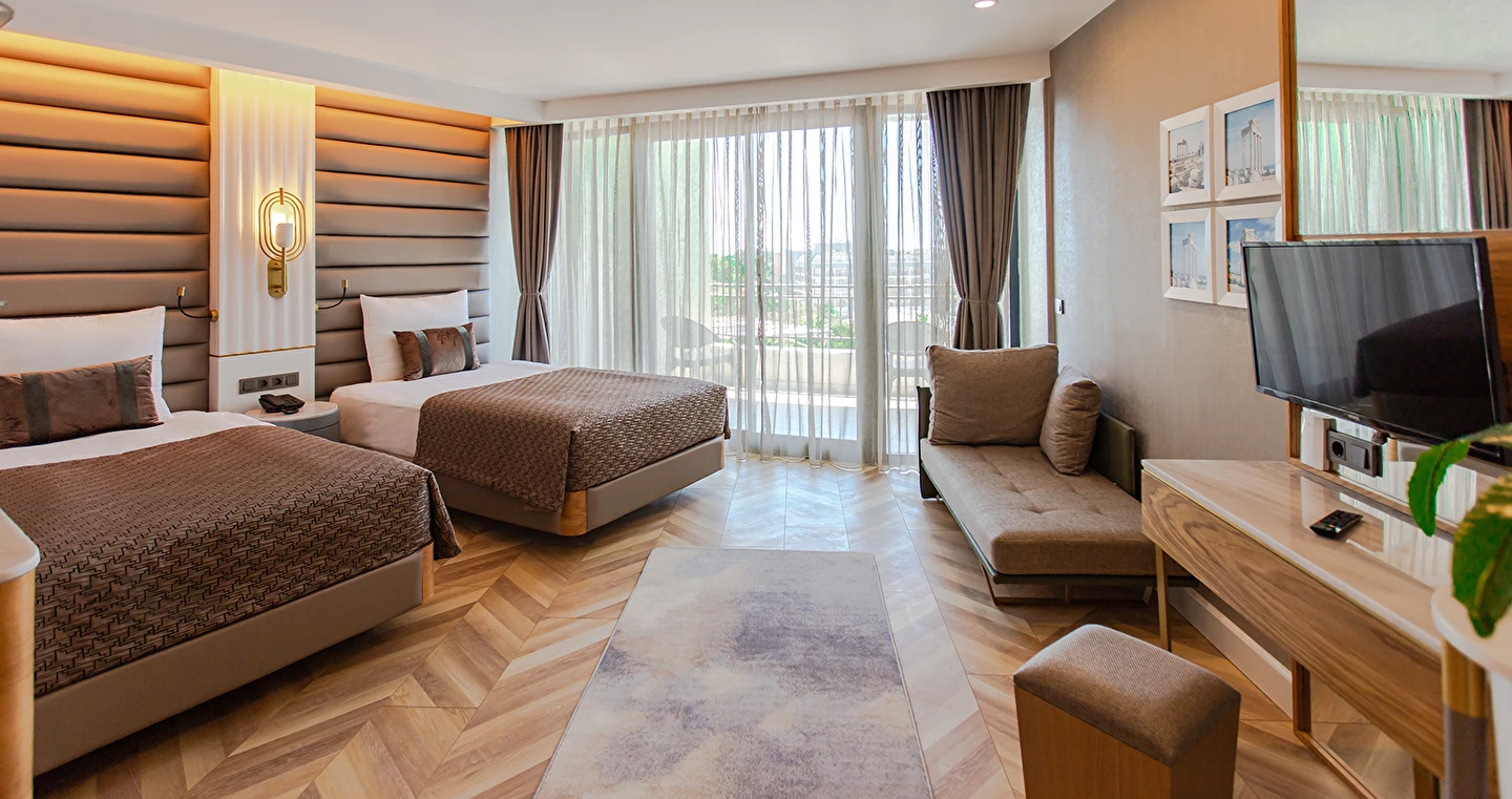 Standart Comfort Oda Havuz Manzarali