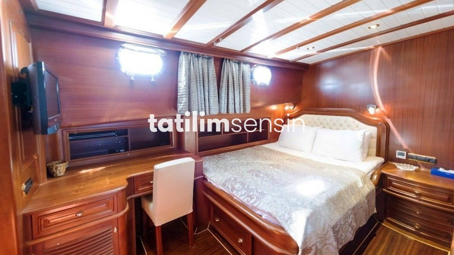 Lady Christa Gulet - 11