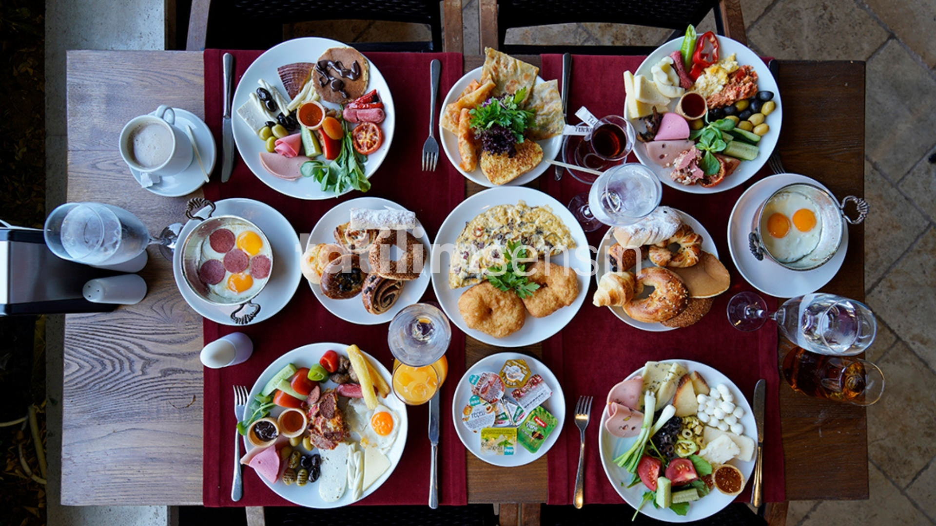 Manaspark Deluxe Hotel - 5