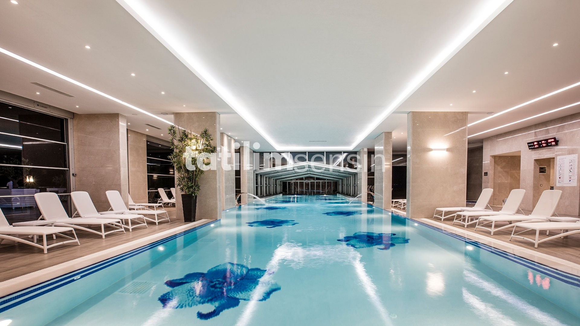 Charisma De Luxe Hotel - 7