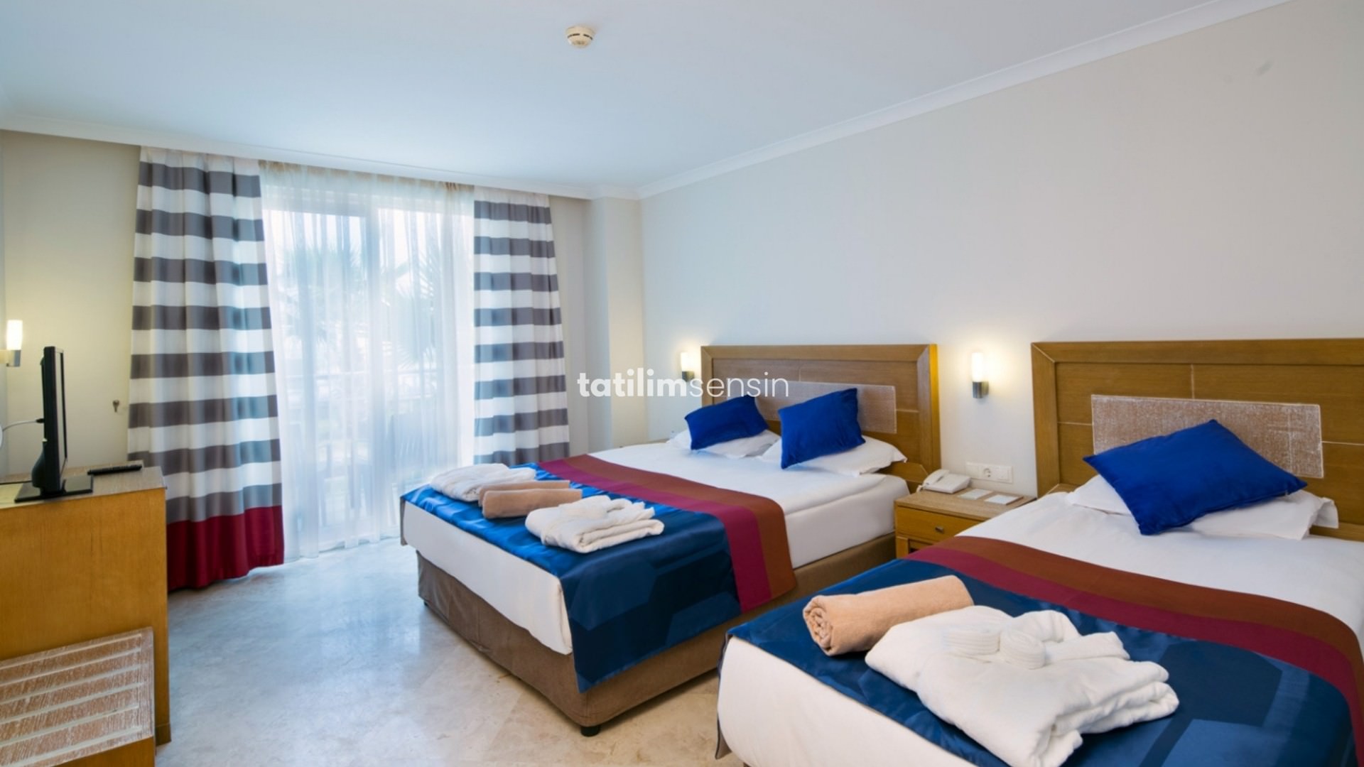 Crystal Boutique Beach Resort - 7