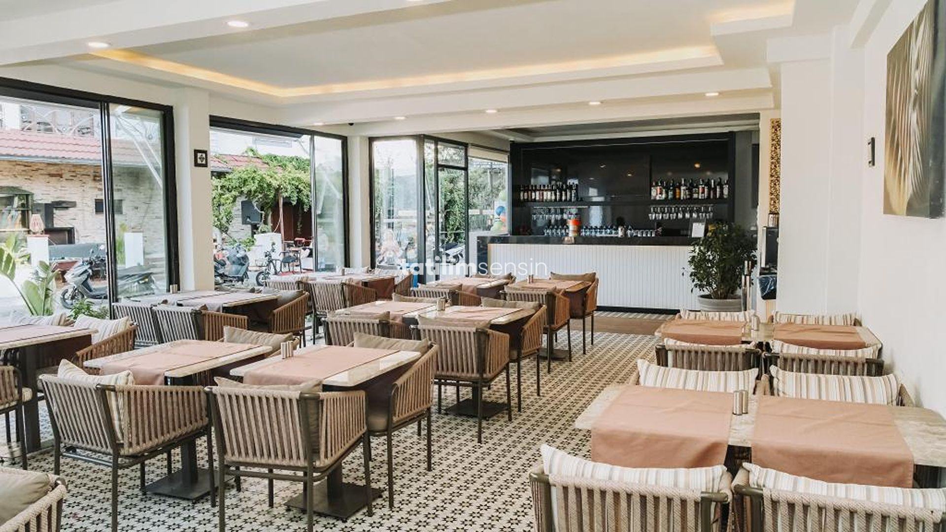 Honeymoon Beach Hotel - 10