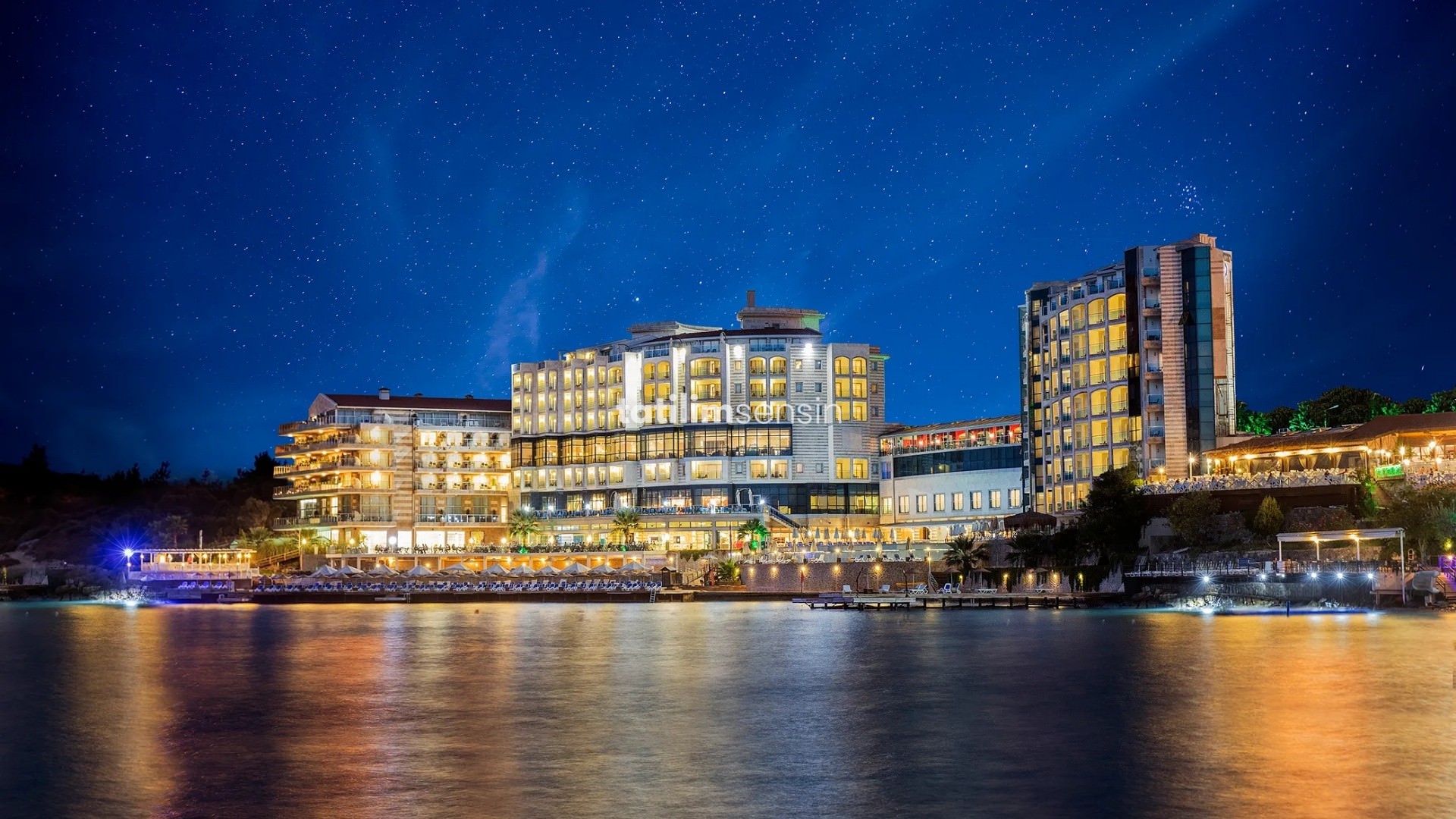 Charisma De Luxe Hotel - 8