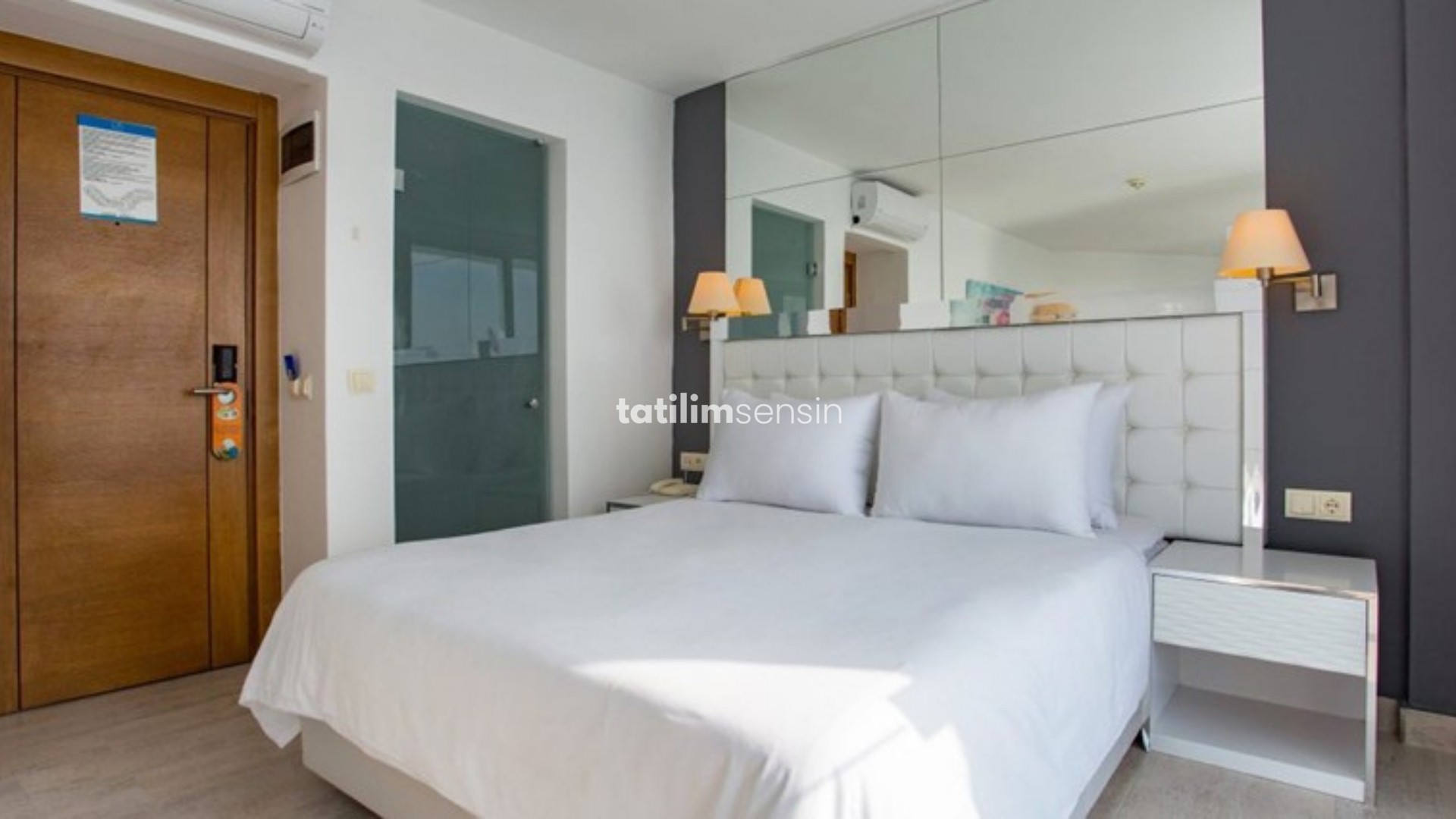 Le Bleu Hotel  Resort - 17