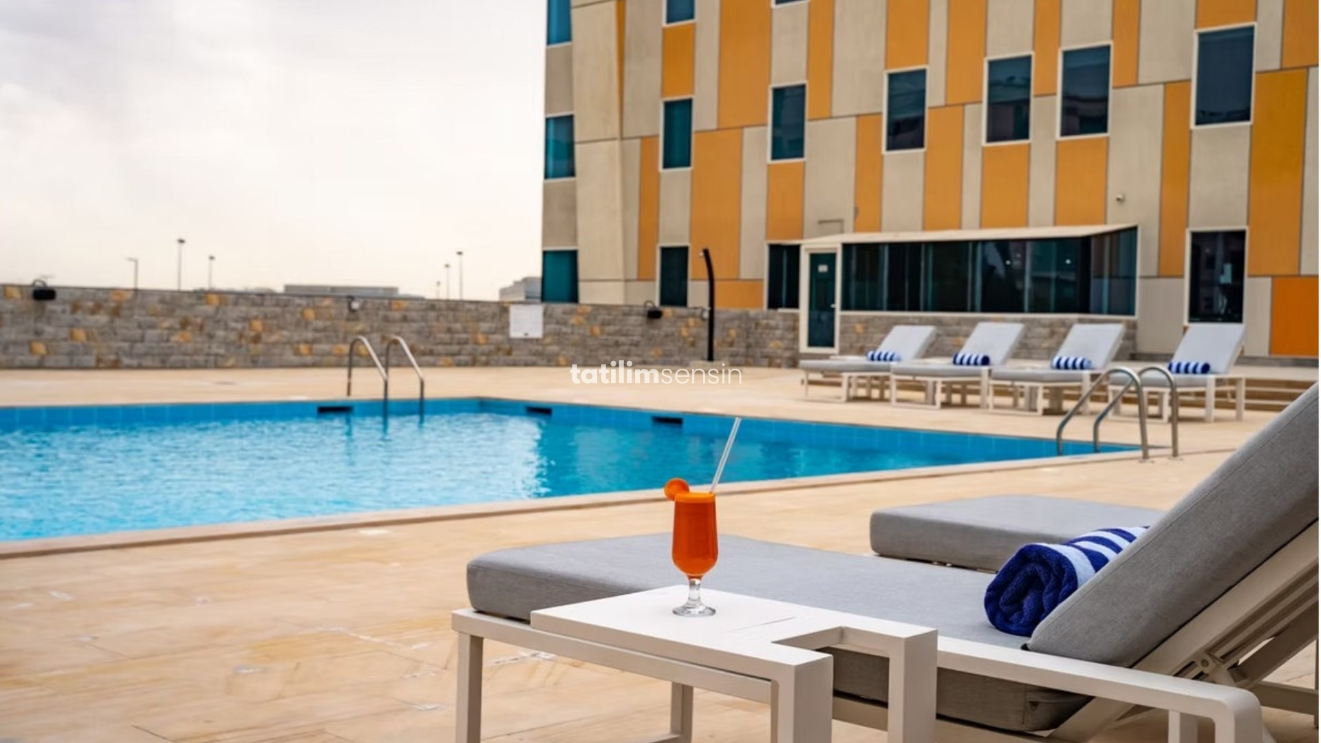 Vogo Grand Hotel Dubai - 3