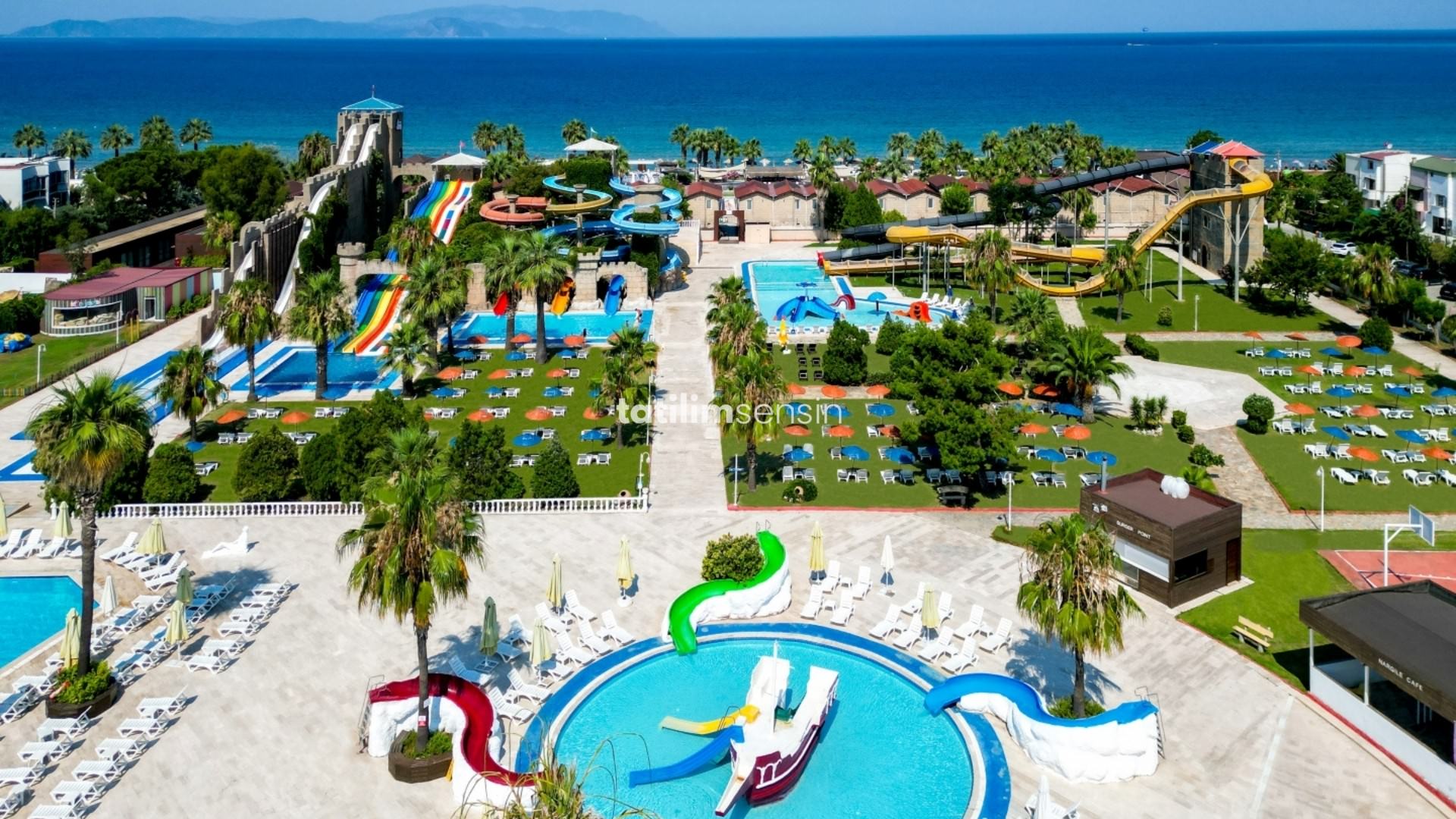 Risus Beach Resort Hotel - 11