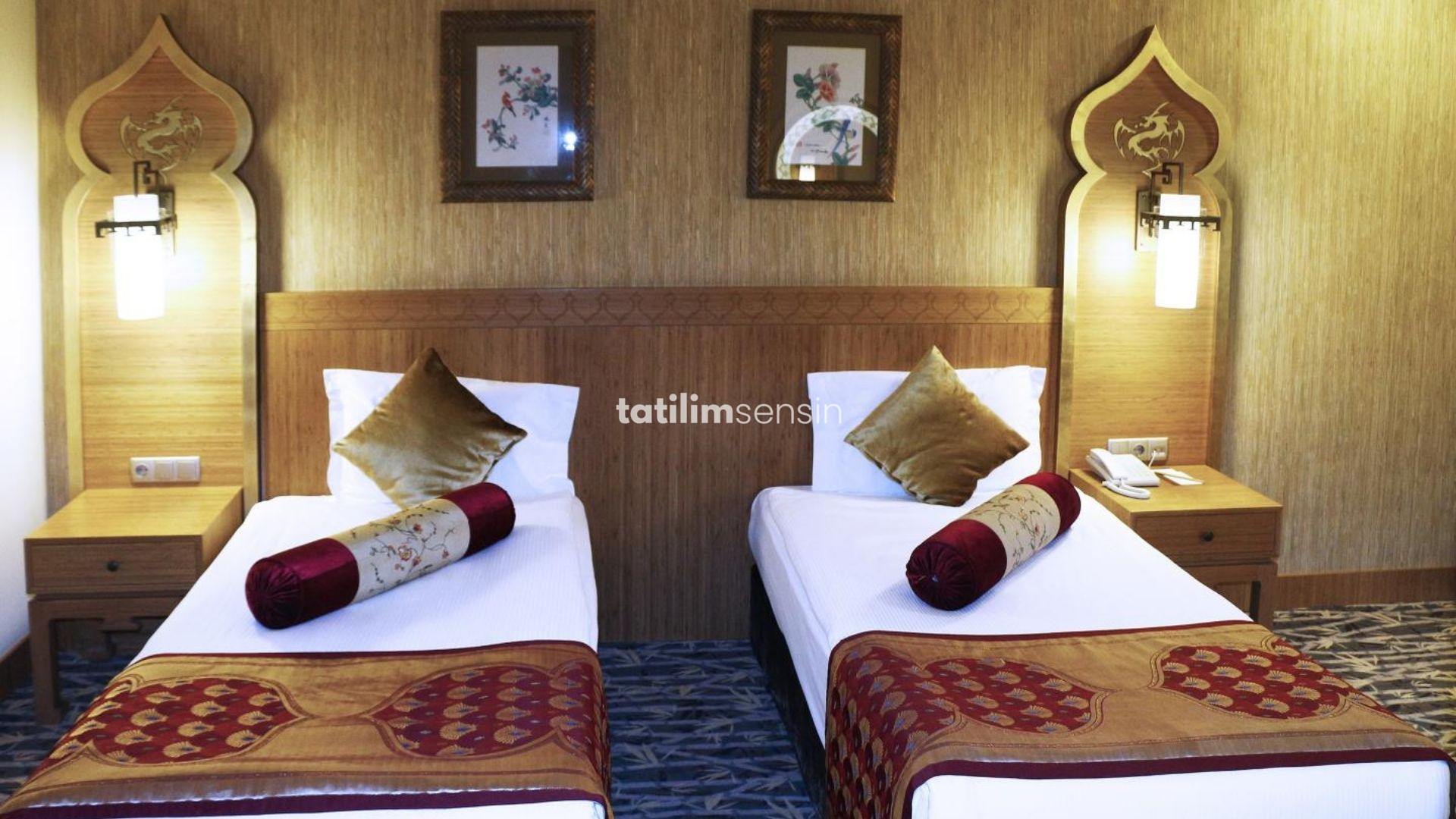 Royal Dragon Hotel - 9