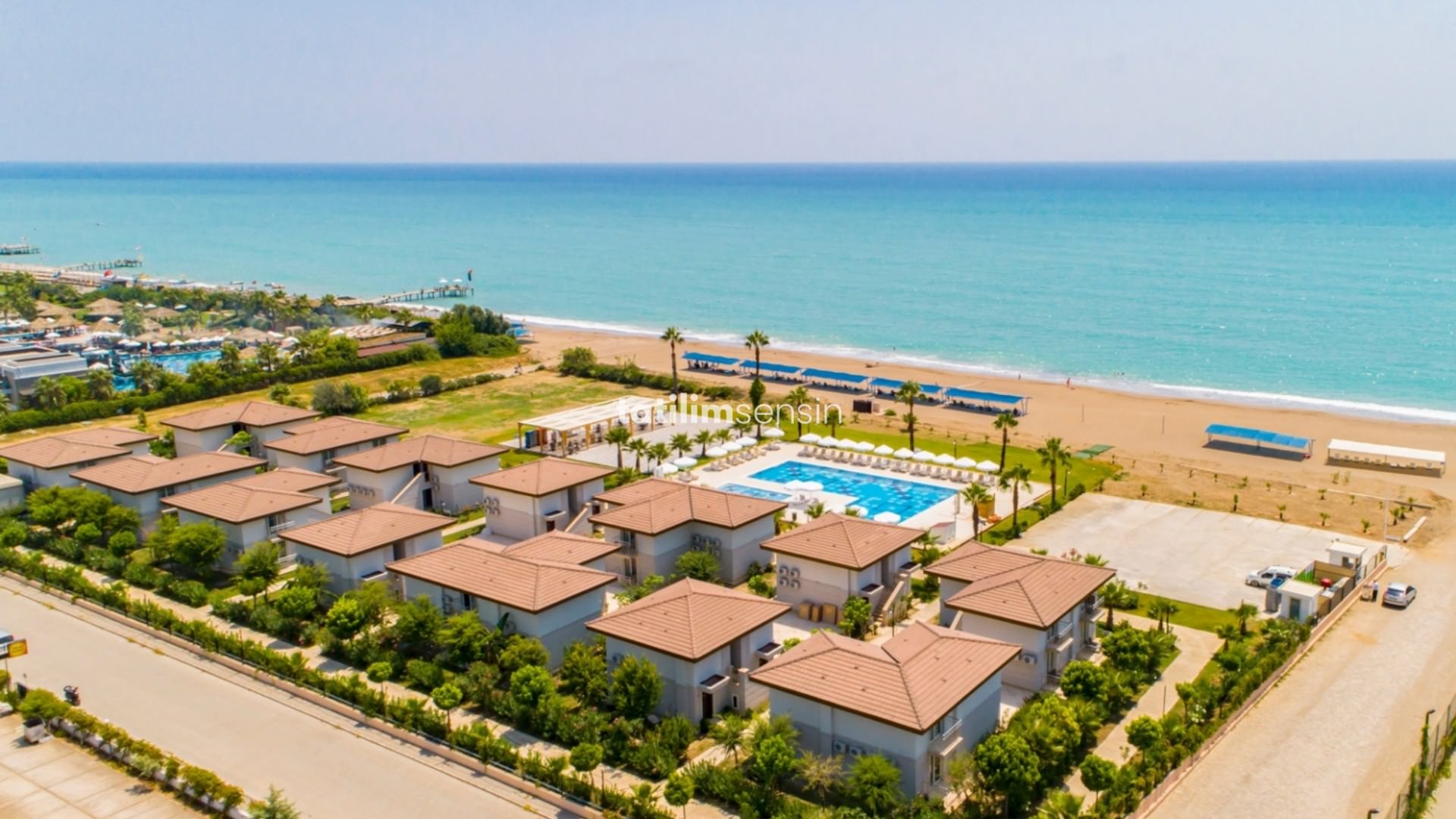 Crystal Boutique Beach Resort - 3