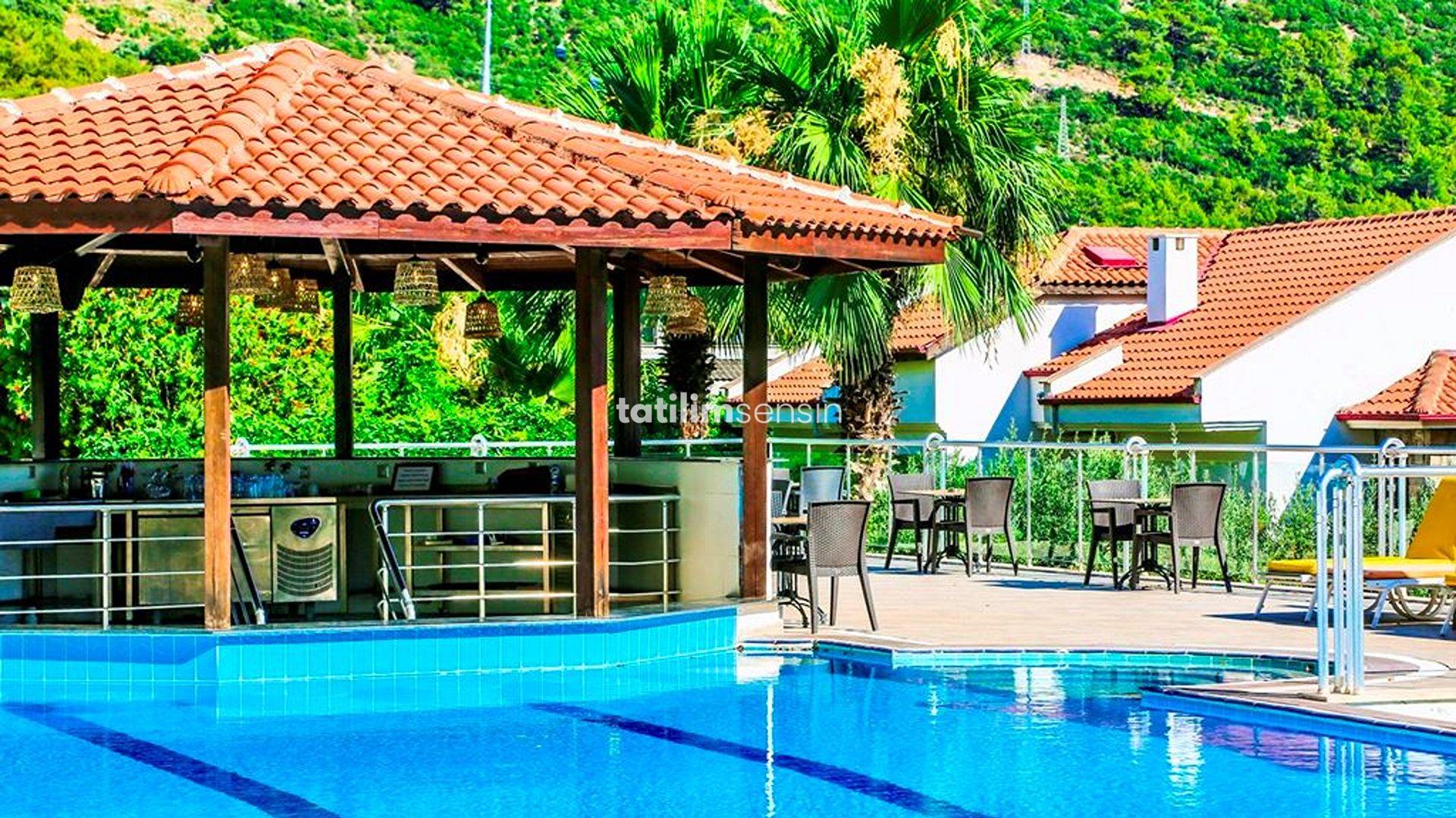 Tropical Deluxe Hotel - 1