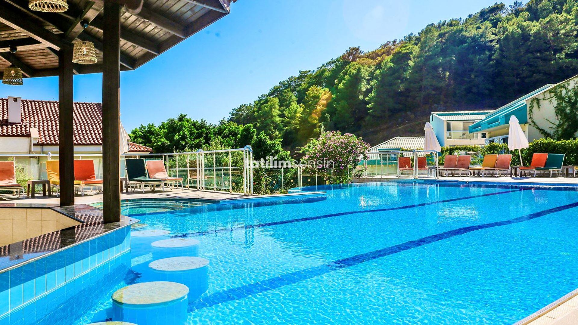 Tropical Deluxe Hotel - 4