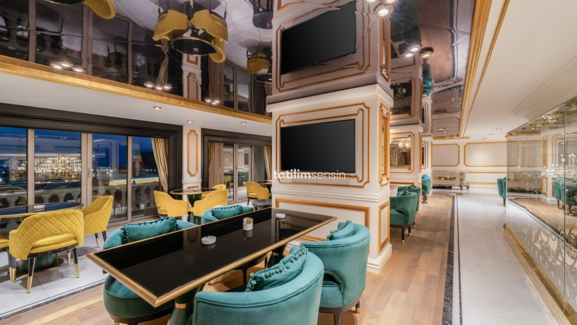 Les Ambassadeurs Hotel