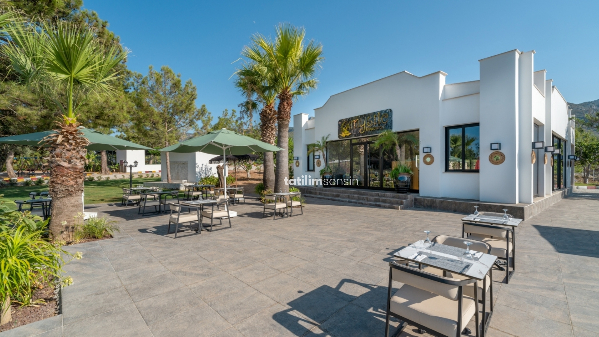 Les Ambassadeurs Hotel