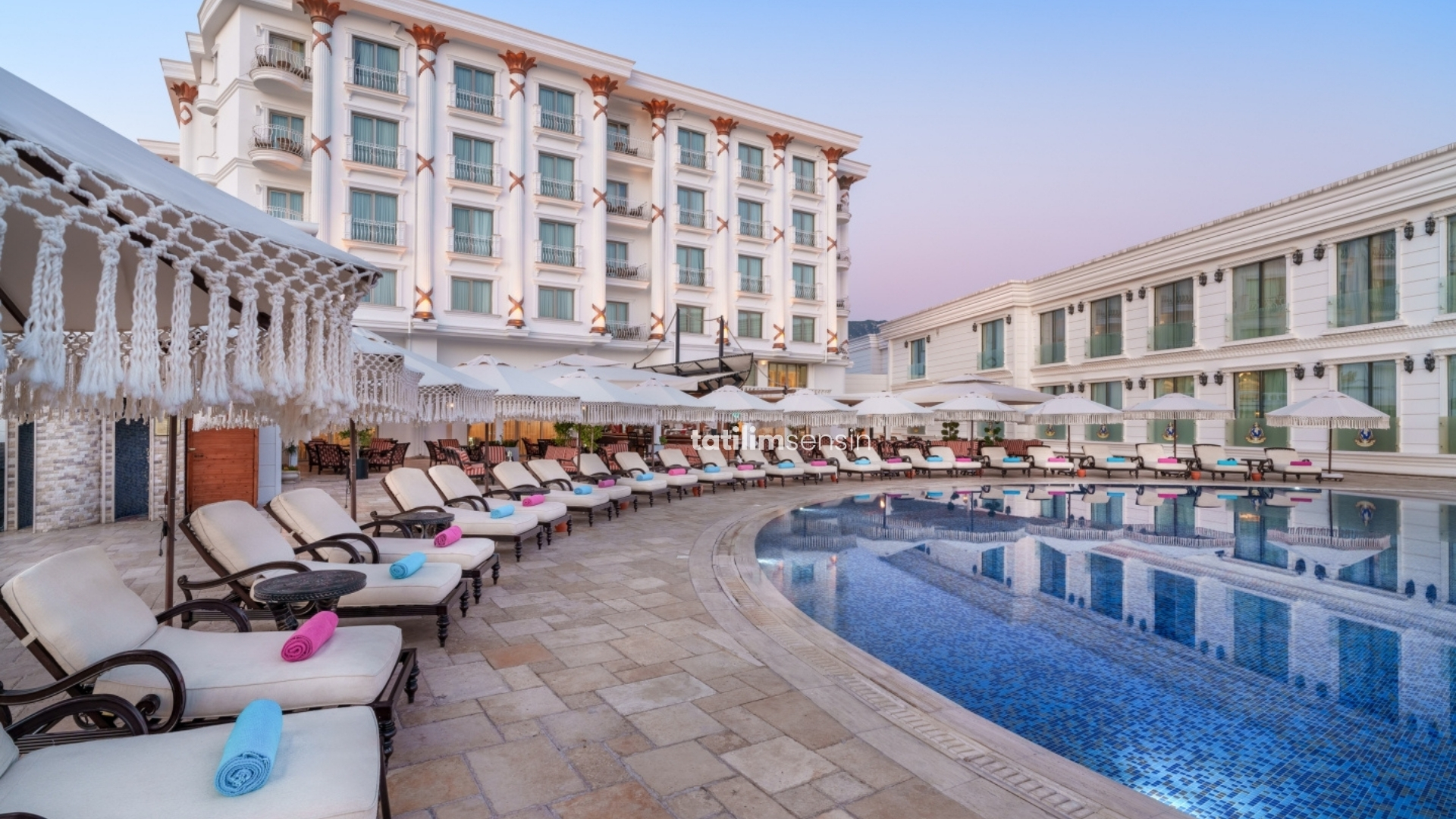 Les Ambassadeurs Hotel