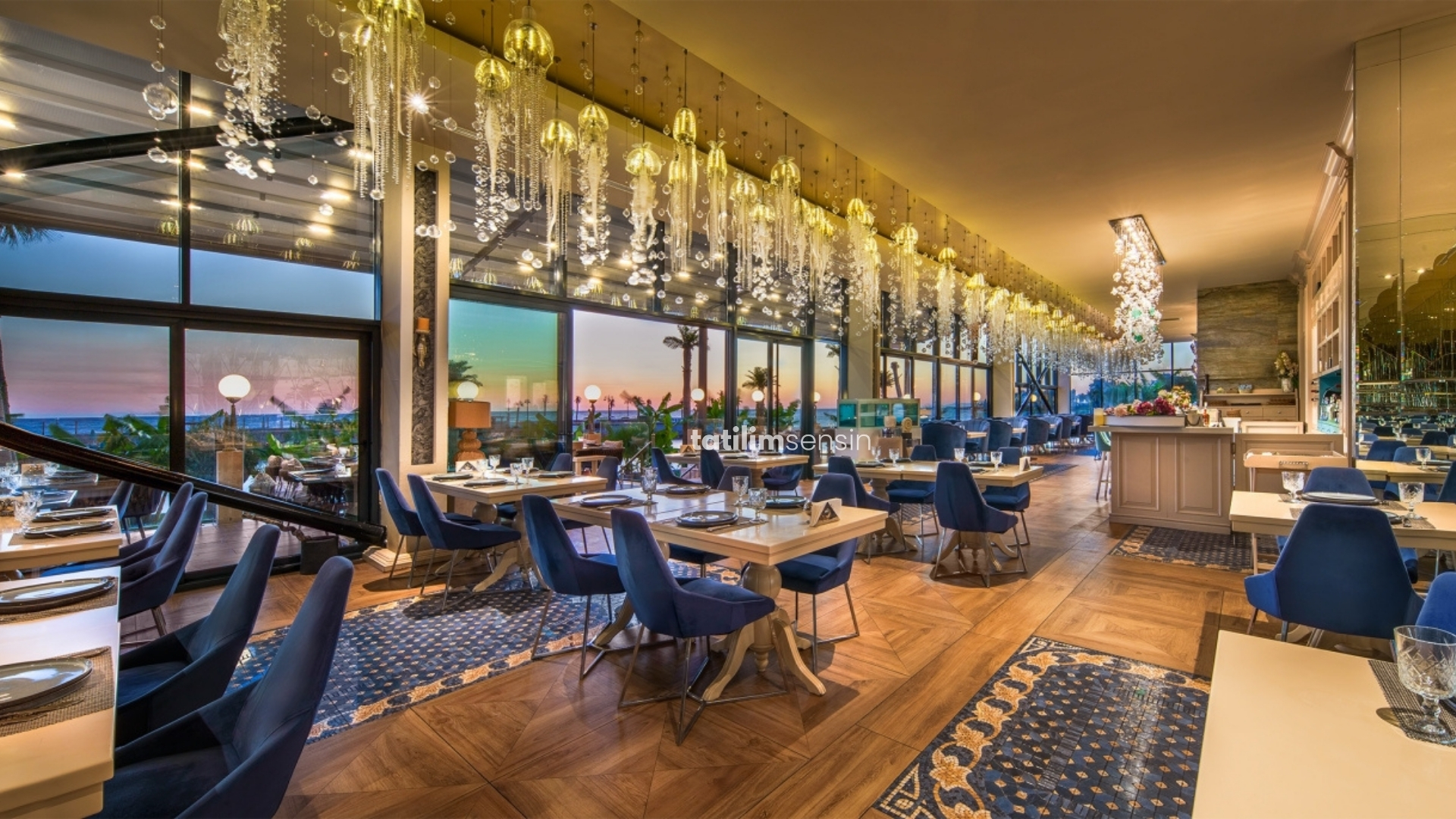 Les Ambassadeurs Hotel