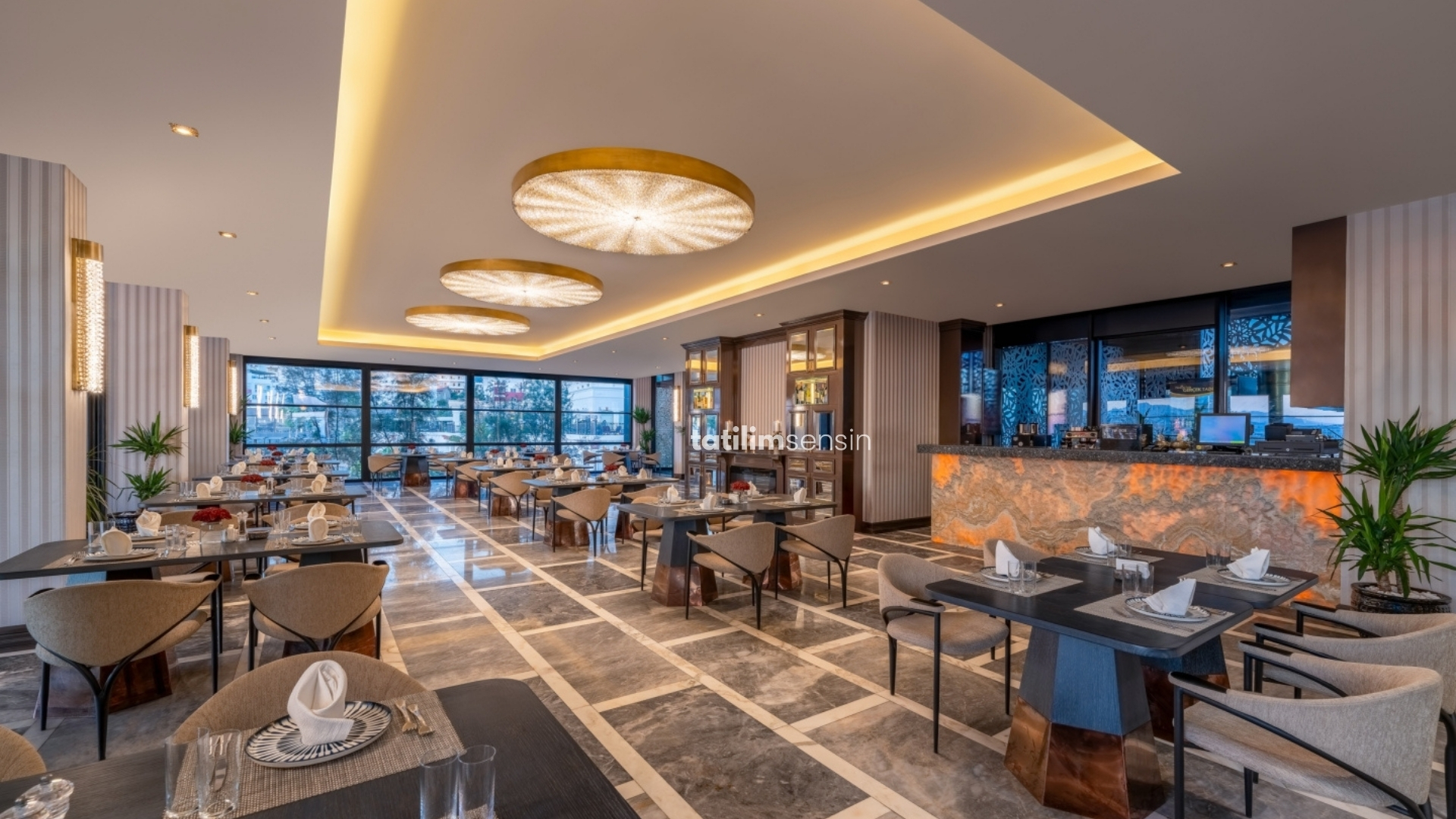 Les Ambassadeurs Hotel