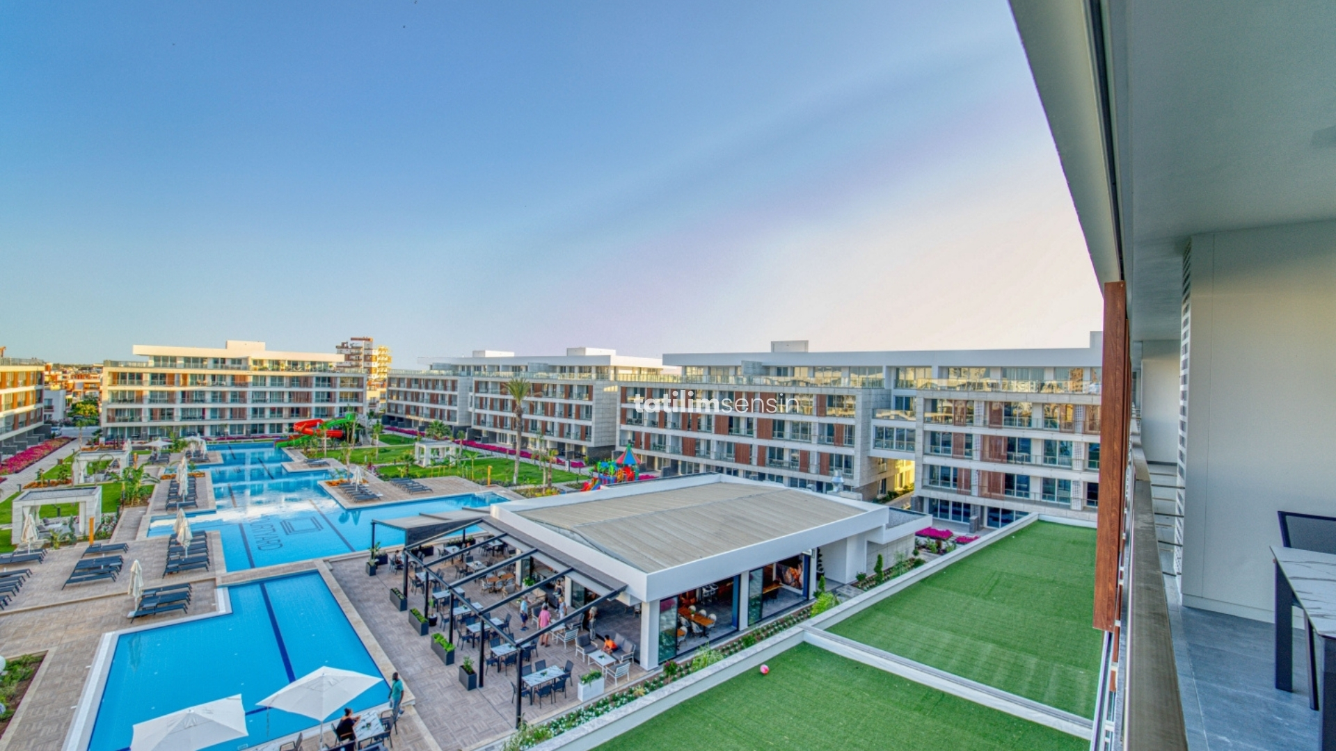 Courtyard Long Beach Holiday Resort