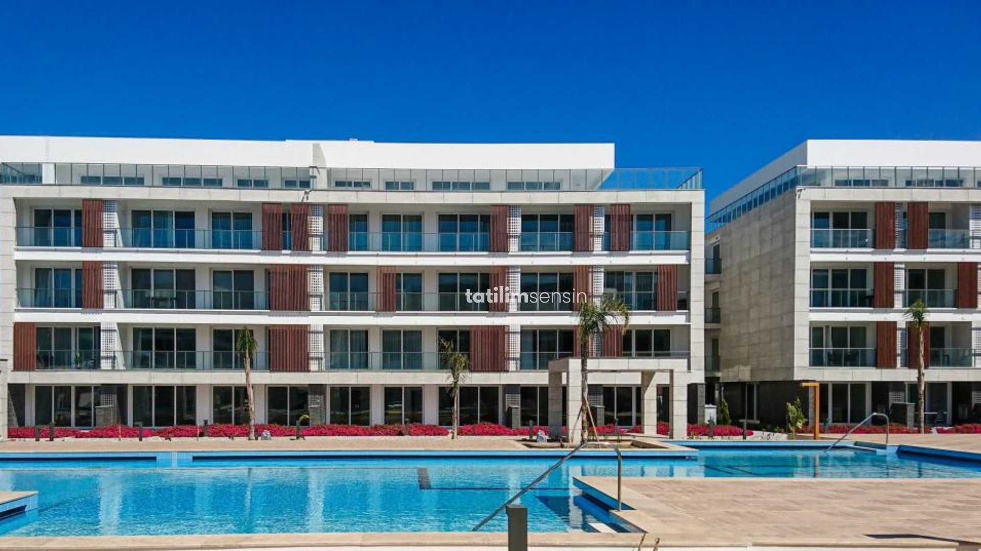 Courtyard Long Beach Holiday Resort