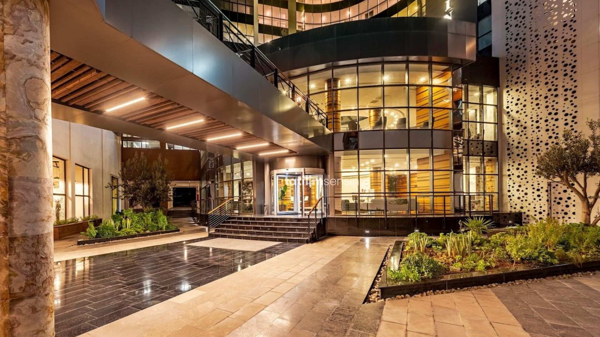 Novel Centre Point Hotel