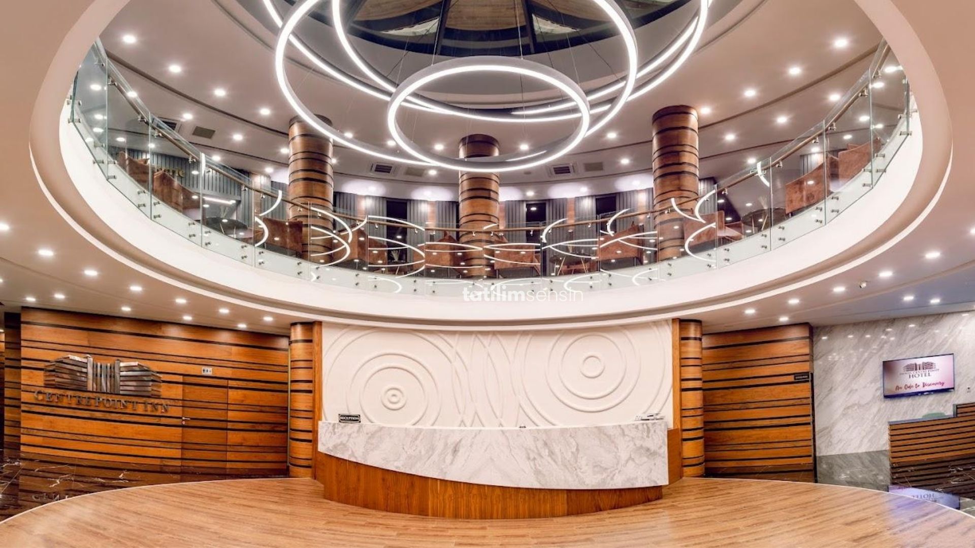 Novel Centre Point Hotel