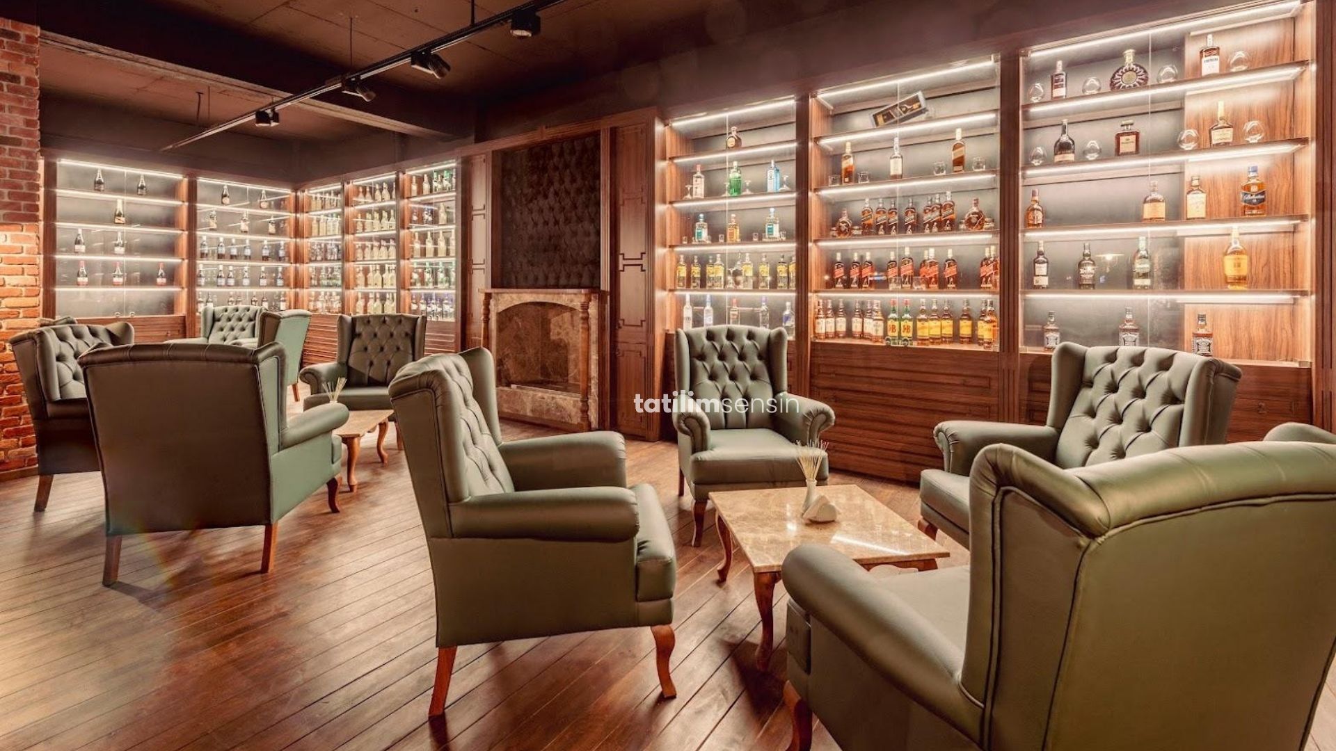 Novel Centre Point Hotel