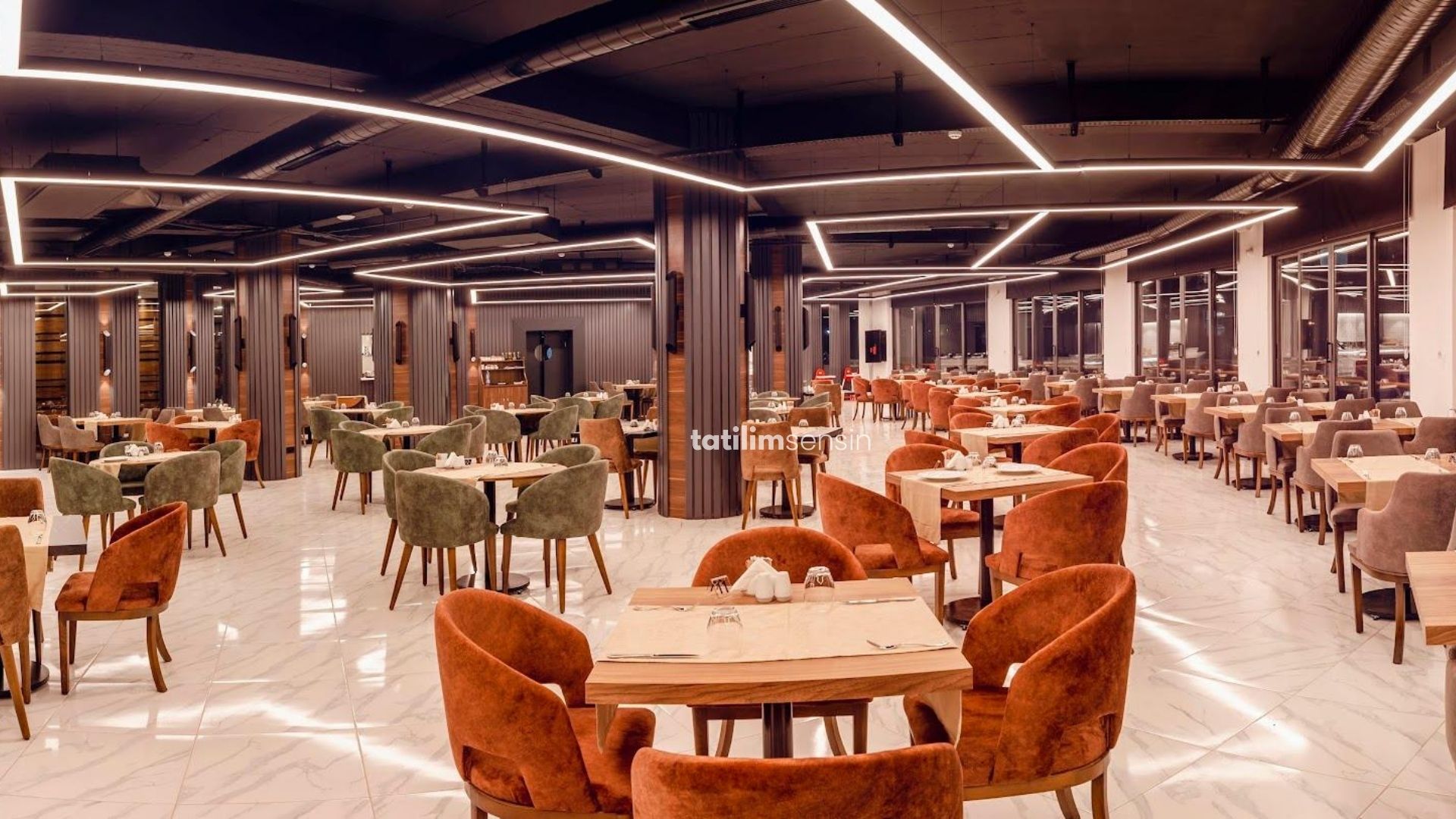 Novel Centre Point Hotel