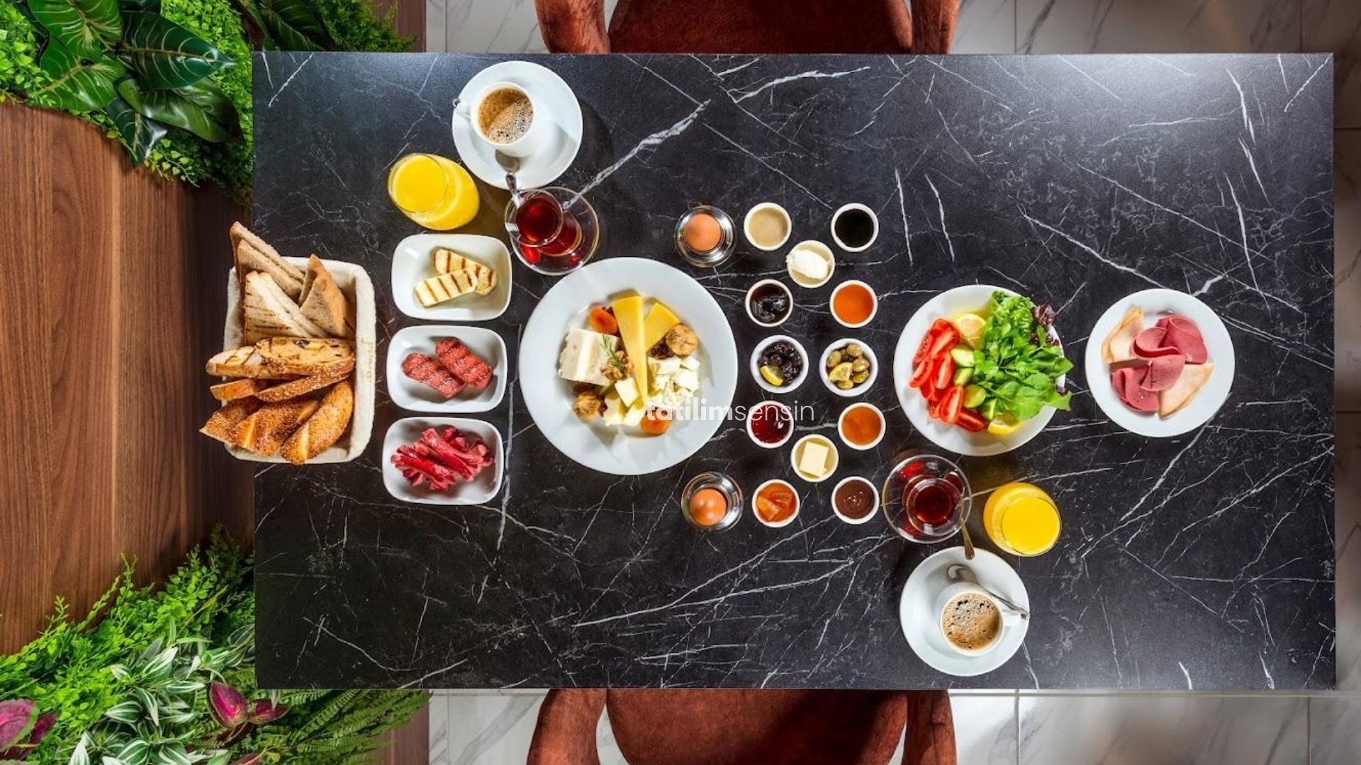 Novel Centre Point Hotel