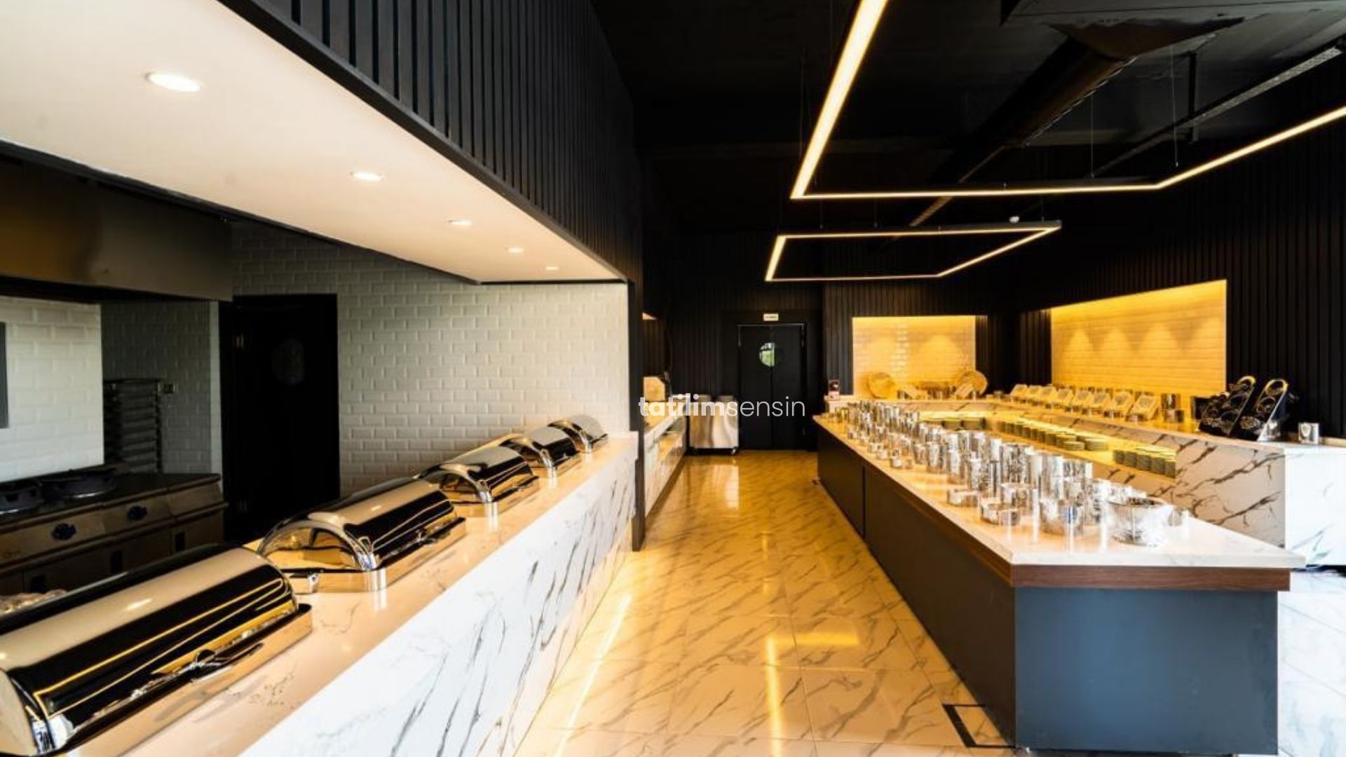 Novel Centre Point Hotel