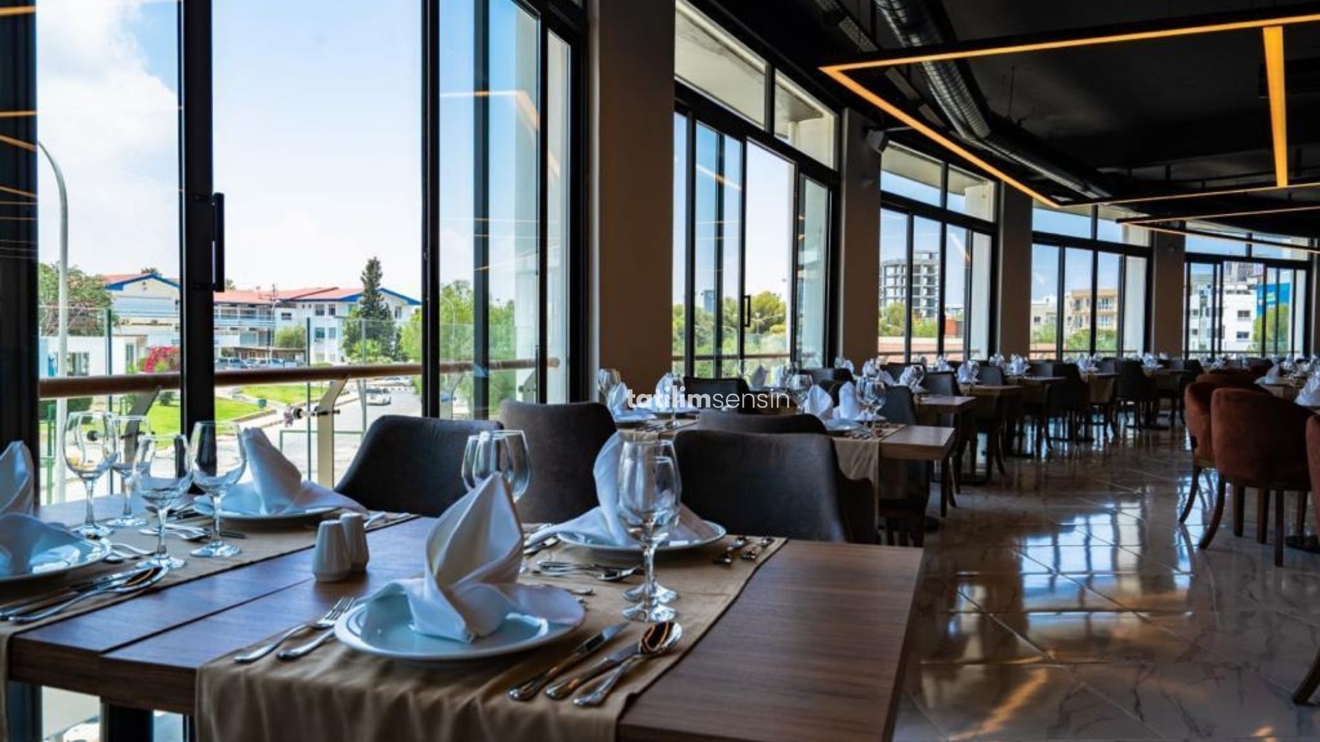 Novel Centre Point Hotel