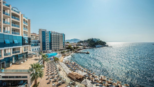 Charisma De Luxe Hotel