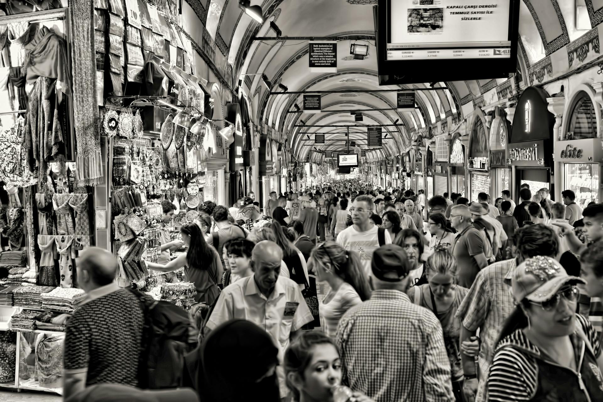 Tarihi Hanlar ve Çarşılar: Geçmişe Yolculuk Yapabileceğiniz Yerler